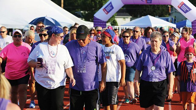 Команда Ariel участвует в пешей эстафете Relay for Life в округе Нокс